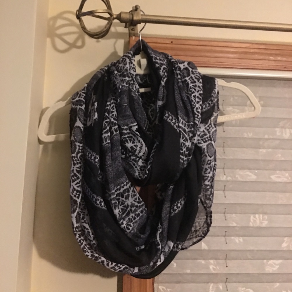 Infinity scarf